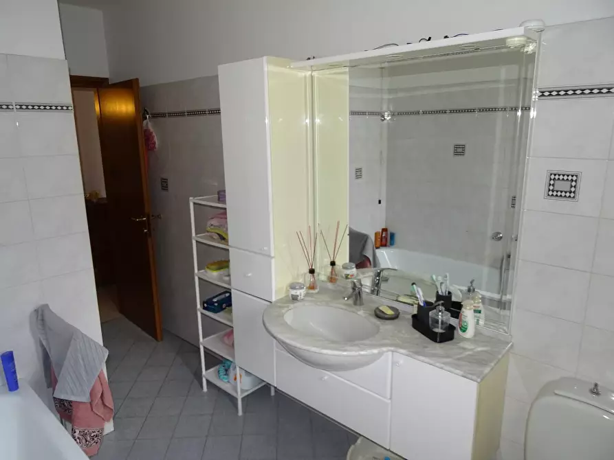 Immagine 19 di Appartamento in vendita  a Prato