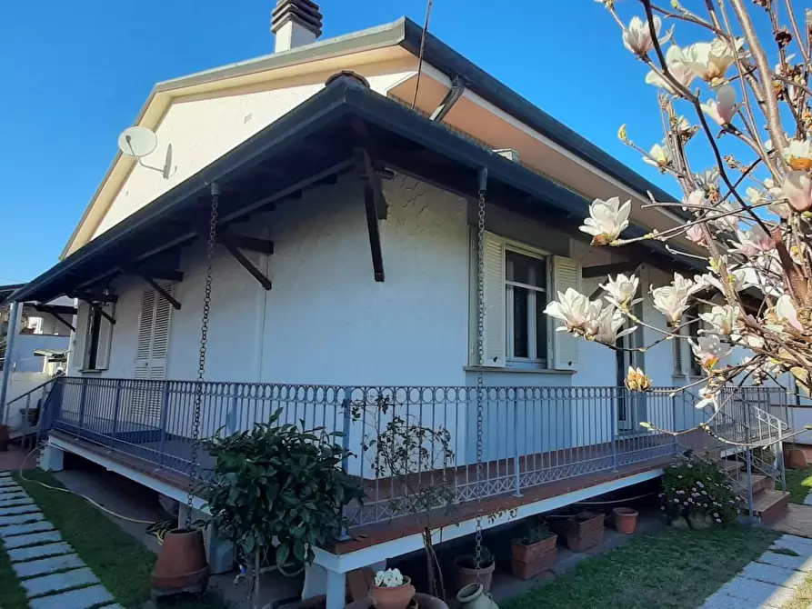 Immagine 31 di Villa in vendita  a Camaiore