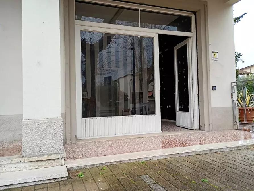 Immagine 1 di Negozio in affitto  a San Miniato