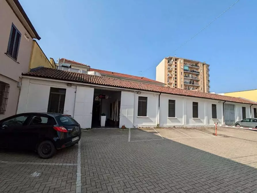 Immagine 1 di Locale commerciale in vendita  a Alessandria