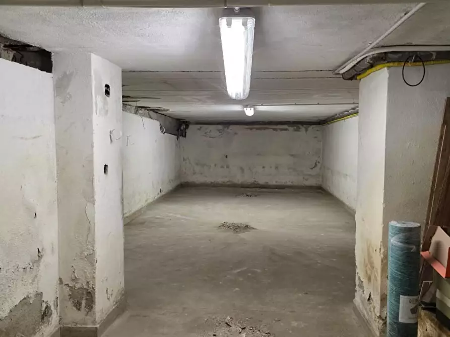 Immagine 12 di Locale commerciale in vendita  a Pisa