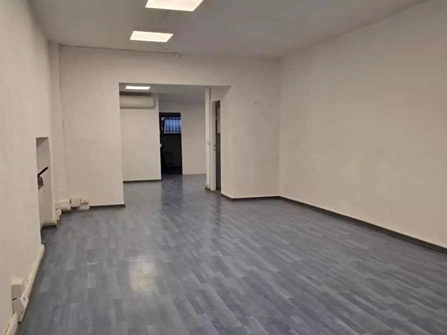 Immagine 2 di Locale commerciale in vendita  a Pisa