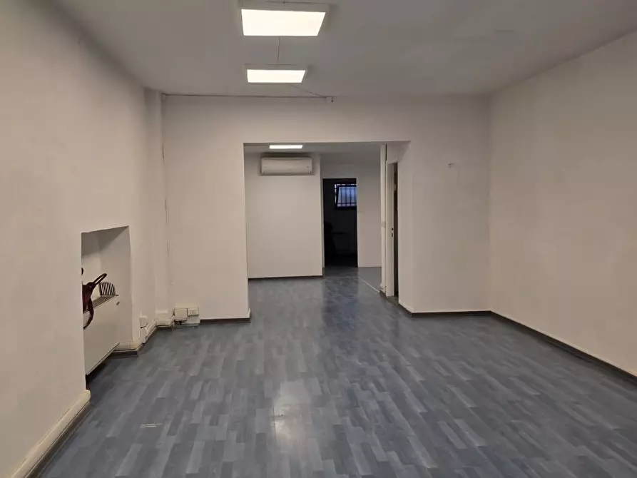 Immagine 1 di Locale commerciale in vendita  a Pisa