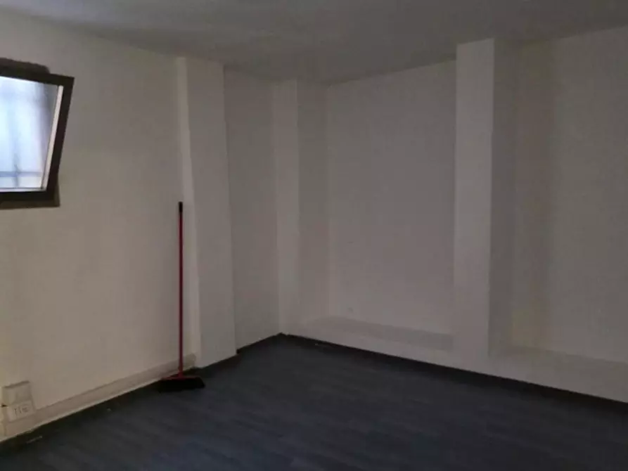 Immagine 4 di Locale commerciale in vendita  a Pisa