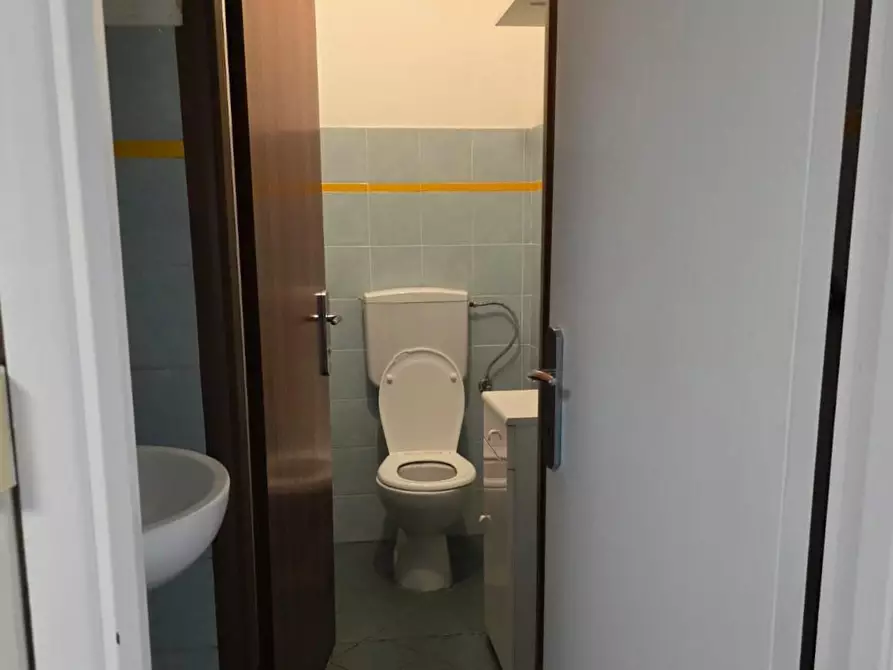 Immagine 7 di Locale commerciale in vendita  a Pisa