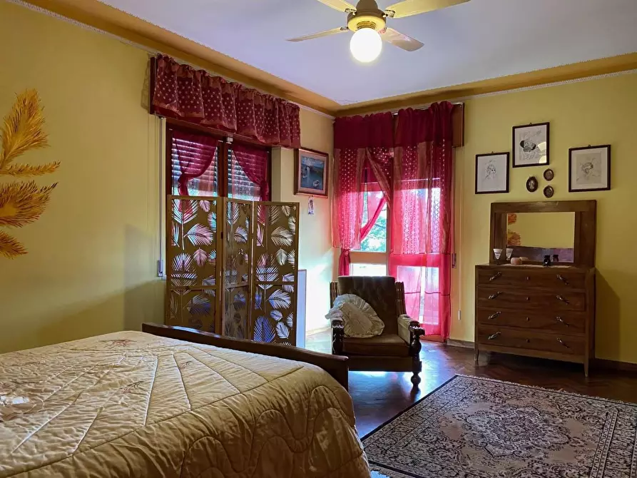 Immagine 4 di Villa in vendita  a Carrara