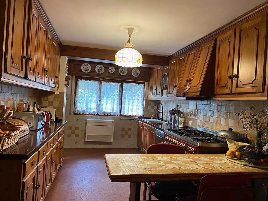 Immagine 8 di Villa in vendita  a Carrara