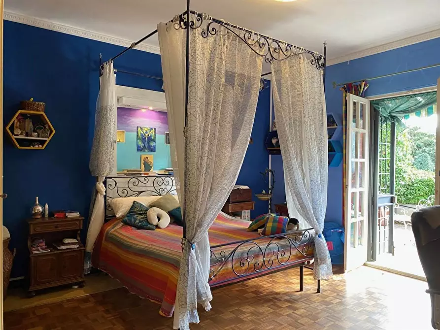 Immagine 16 di Villa in vendita  a Carrara