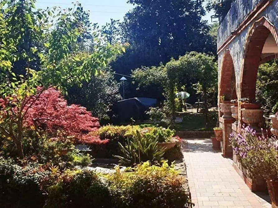 Immagine 7 di Villa in vendita  a Carrara