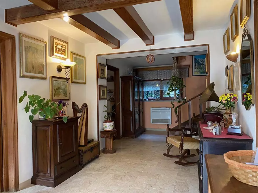 Immagine 21 di Villa in vendita  a Carrara