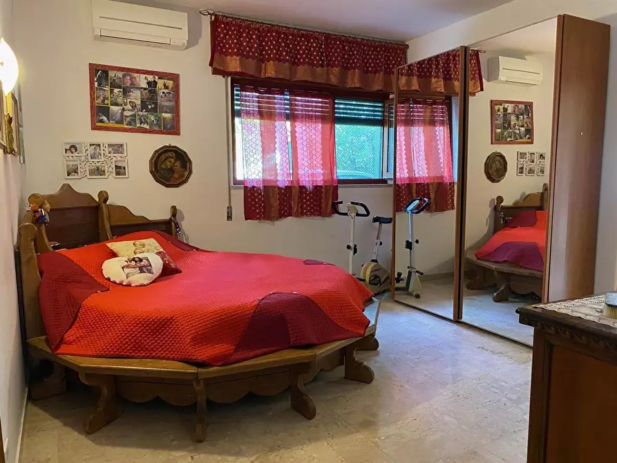 Immagine 1 di Villa in vendita  a Carrara