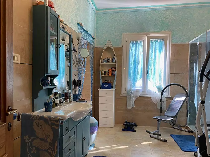 Immagine 2 di Villa in vendita  a Carrara