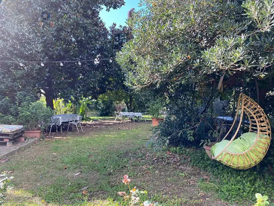 Immagine 23 di Villa in vendita  a Carrara