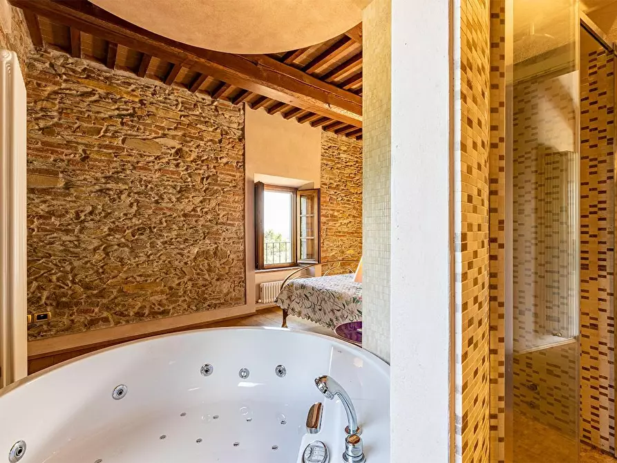 Immagine 85 di Rustico / casale in vendita  a Vicopisano