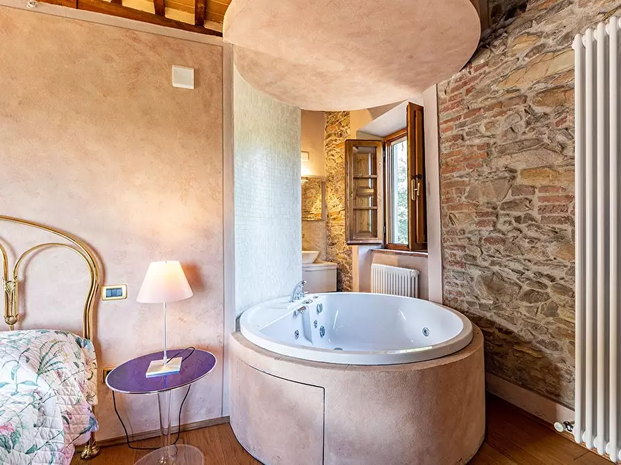 Immagine 82 di Rustico / casale in vendita  a Vicopisano