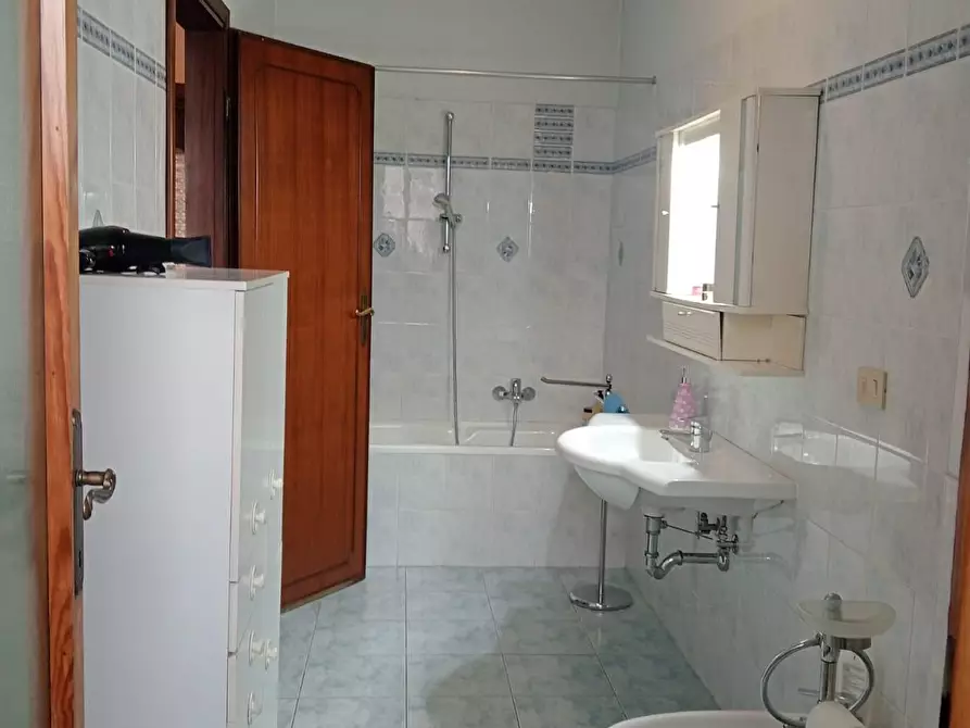 Immagine 17 di Appartamento in vendita  a Camaiore