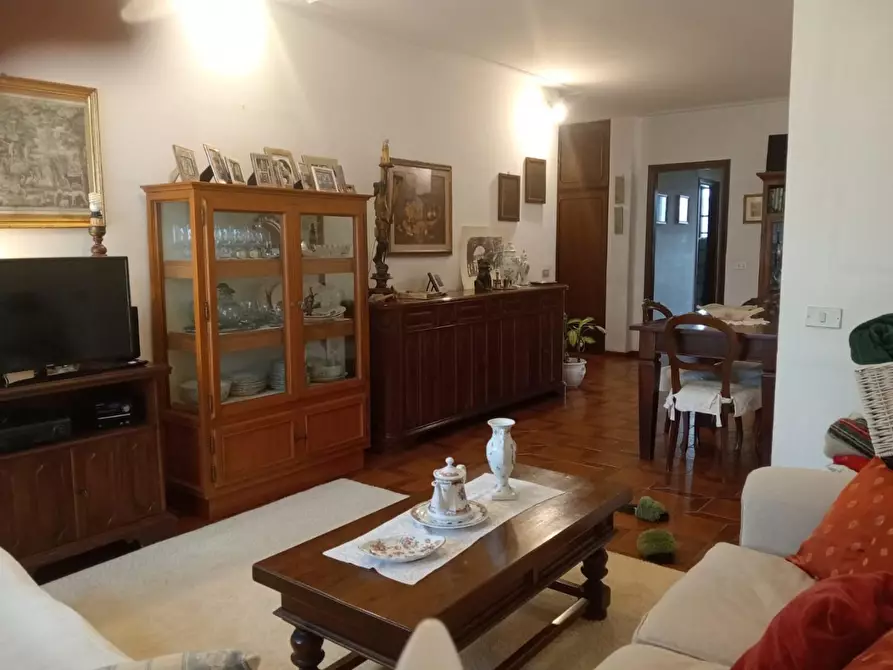 Immagine 2 di Appartamento in vendita  a Camaiore