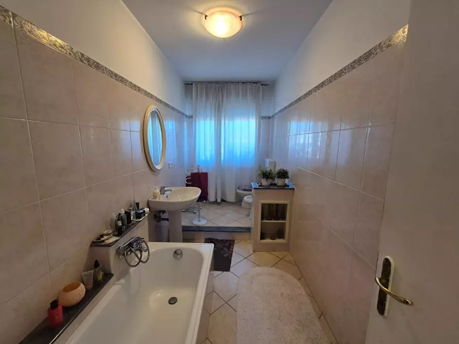 Immagine 16 di Appartamento in vendita  a Carrara