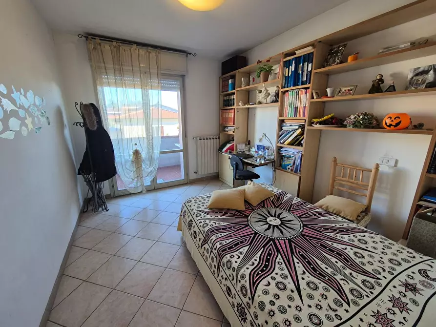 Immagine 12 di Appartamento in vendita  a Carrara