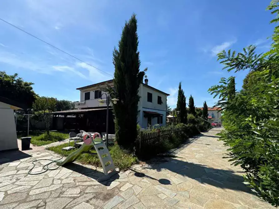 Immagine 3 di Casa bifamiliare in vendita  a Rosignano Marittimo