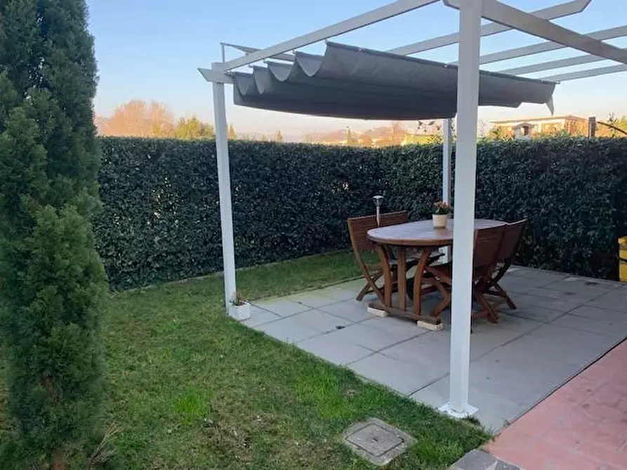 Immagine 1 di Villetta a schiera in vendita  a Massa E Cozzile