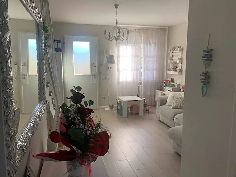 Immagine 11 di Villetta a schiera in vendita  a Massa E Cozzile