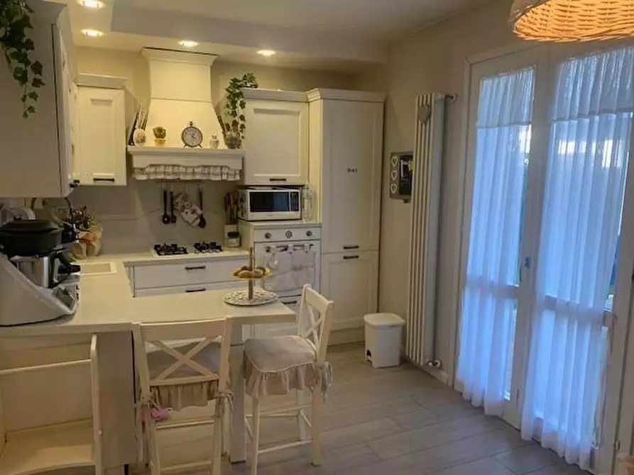 Immagine 15 di Villetta a schiera in vendita  a Massa E Cozzile