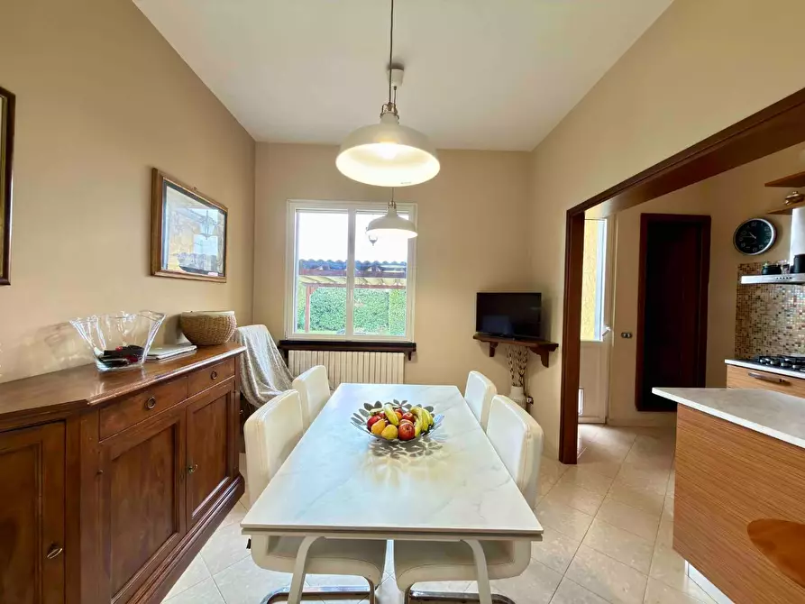 Immagine 13 di Villa in vendita  a Capannori