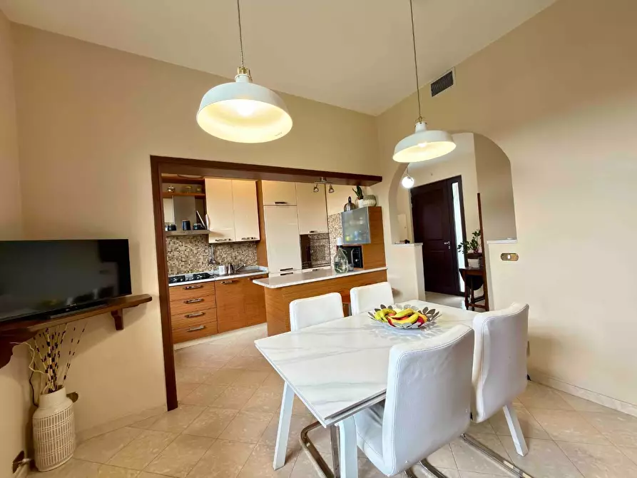 Immagine 11 di Villa in vendita  a Capannori