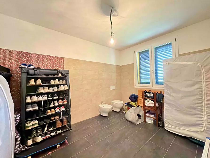 Immagine 42 di Villa in vendita  a Capannori