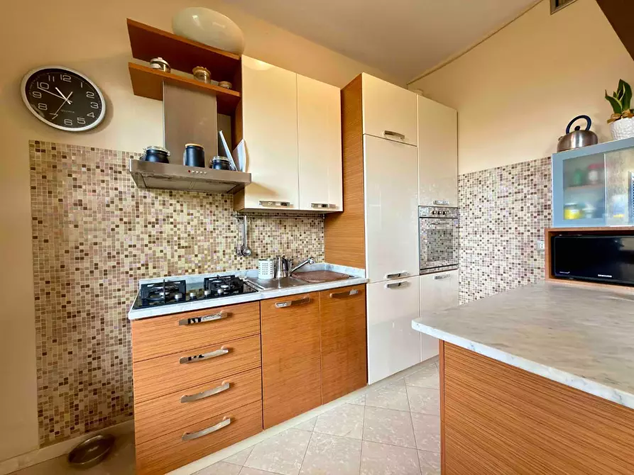 Immagine 10 di Villa in vendita  a Capannori