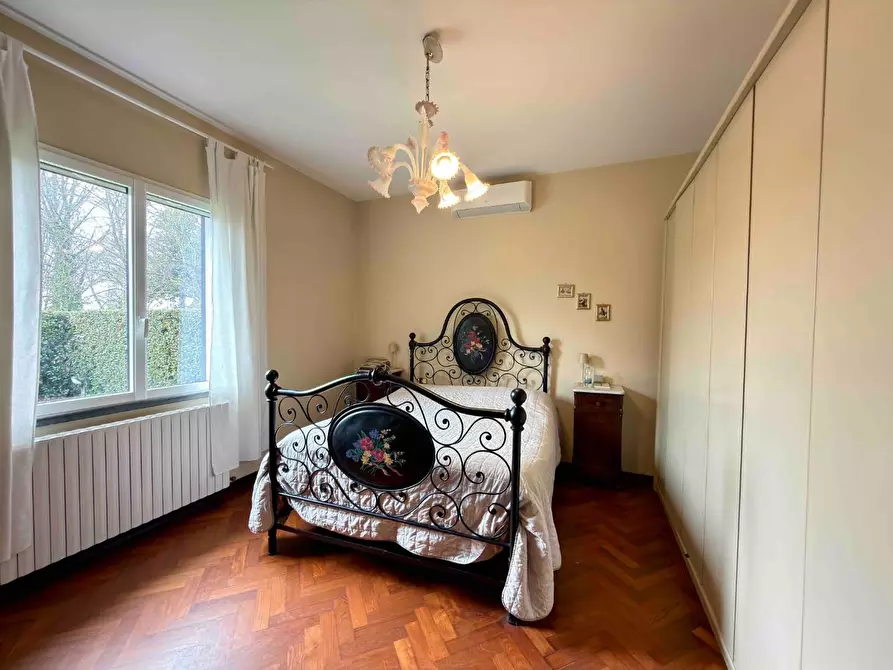 Immagine 20 di Villa in vendita  a Capannori