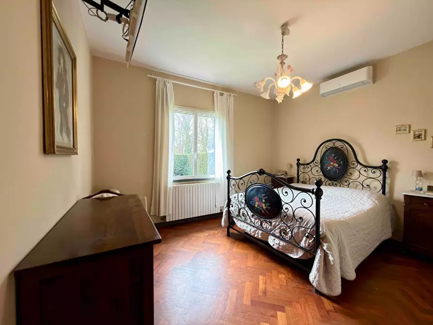 Immagine 22 di Villa in vendita  a Capannori