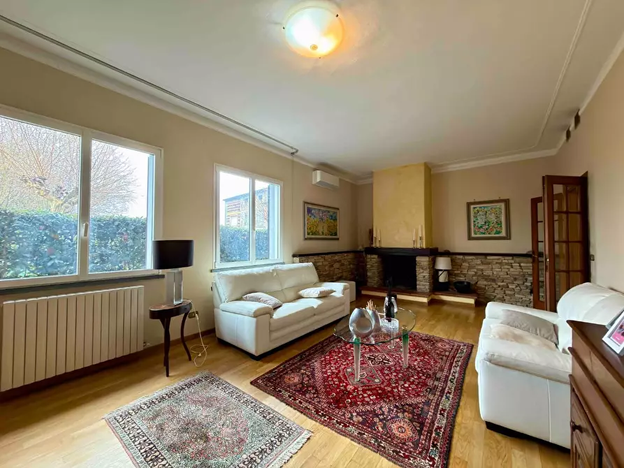 Immagine 7 di Villa in vendita  a Capannori