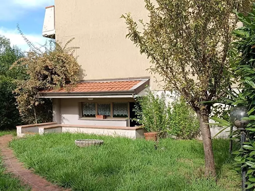 Immagine 2 di Porzione di casa in vendita  a Carrara