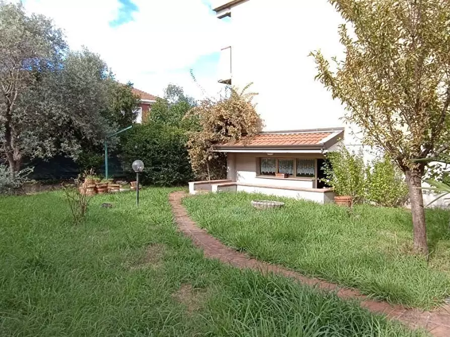 Immagine 11 di Porzione di casa in vendita  a Carrara