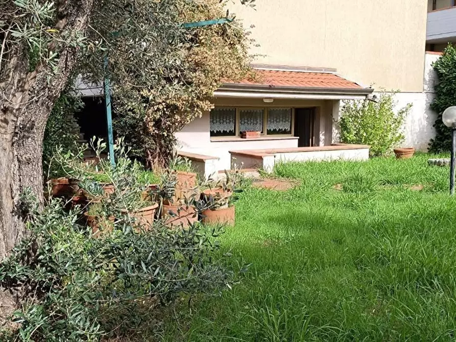 Immagine 1 di Porzione di casa in vendita  a Carrara