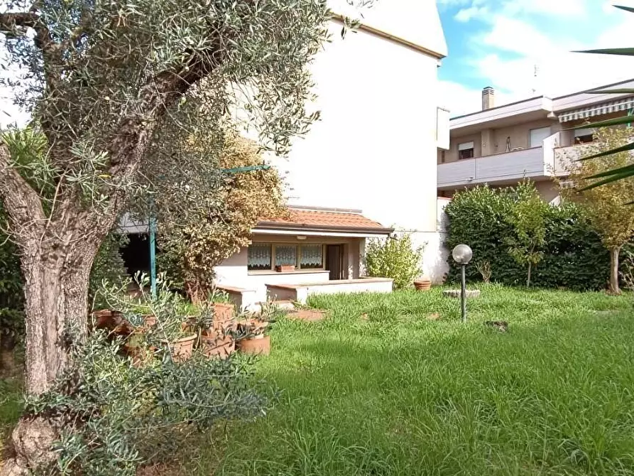 Immagine 8 di Porzione di casa in vendita  a Carrara