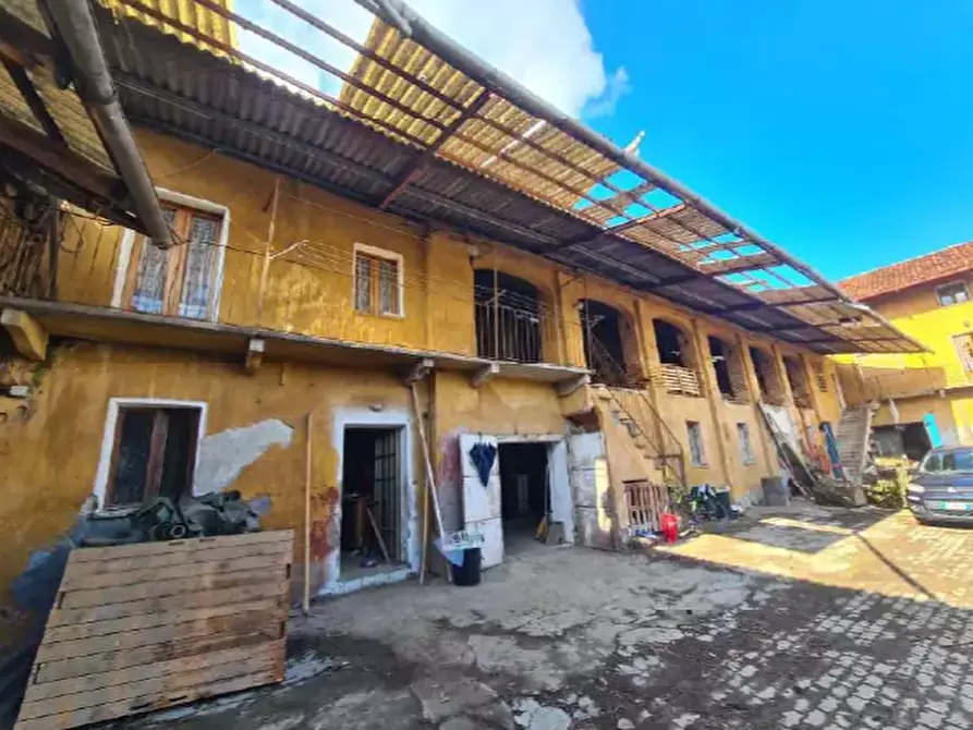 Immagine 15 di Casa colonica in vendita  a Ciriè