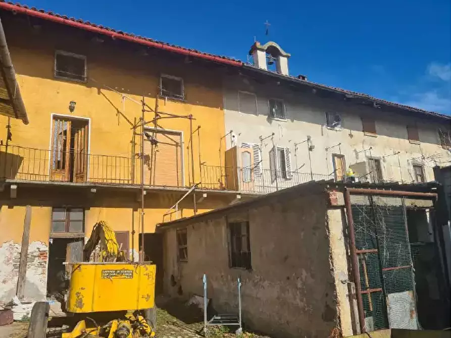 Immagine 8 di Casa colonica in vendita  a Ciriè
