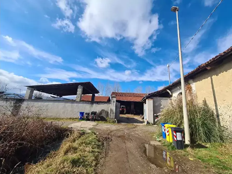 Immagine 2 di Casa colonica in vendita  a Ciriè