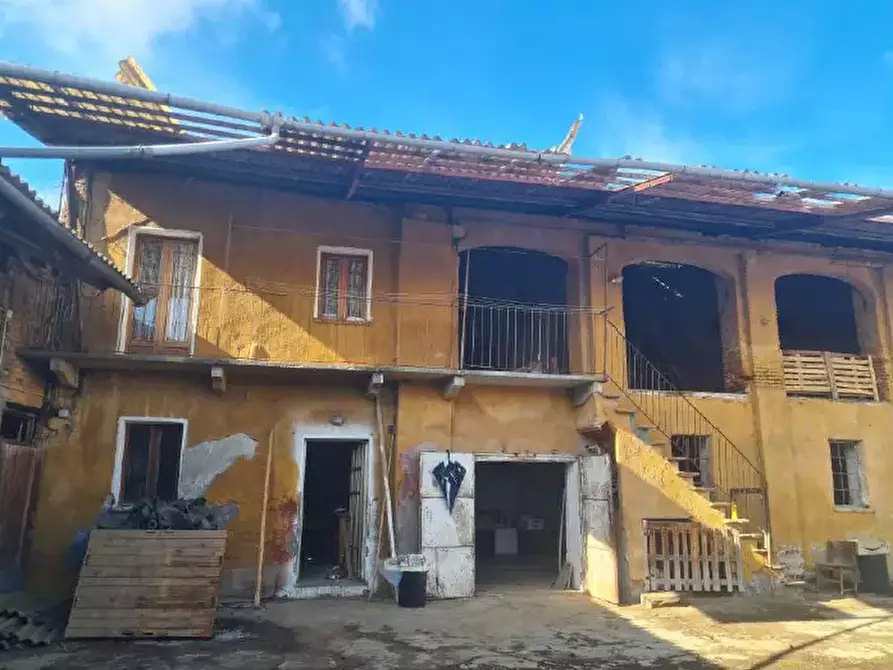 Immagine 10 di Casa colonica in vendita  a Ciriè