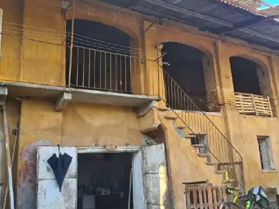 Immagine 9 di Casa colonica in vendita  a Ciriè