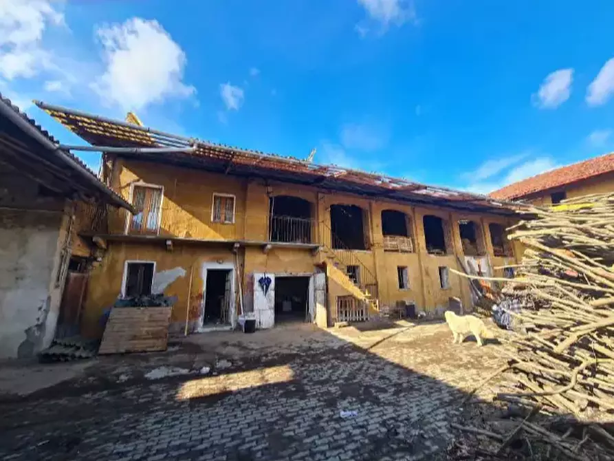 Immagine 7 di Casa colonica in vendita  a Ciriè