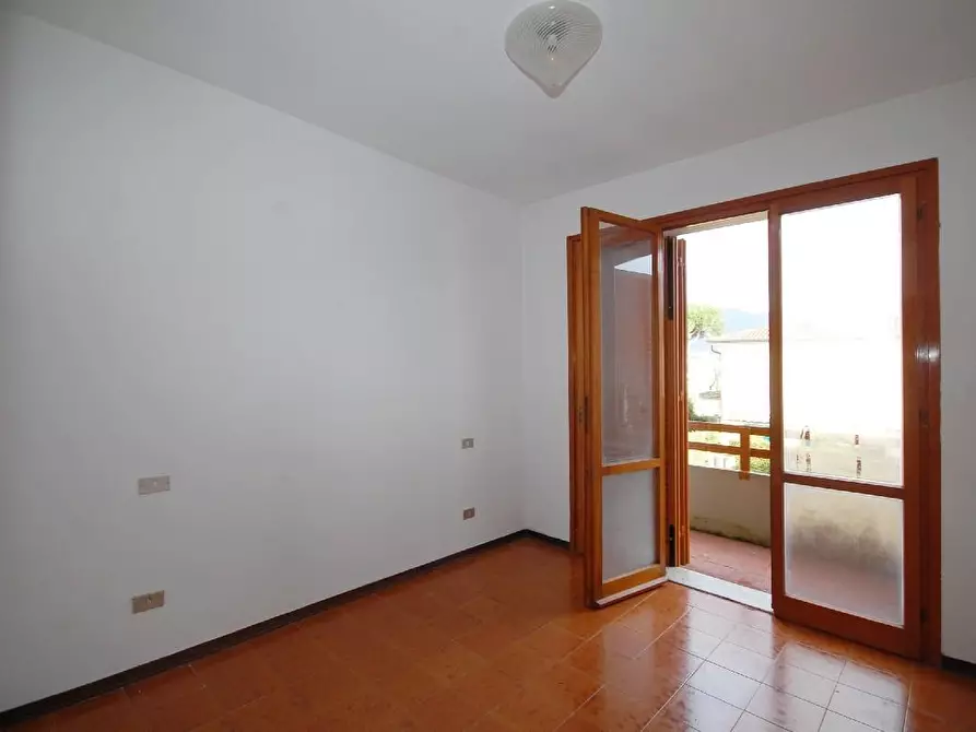 Immagine 9 di Villetta a schiera in vendita  a Massa