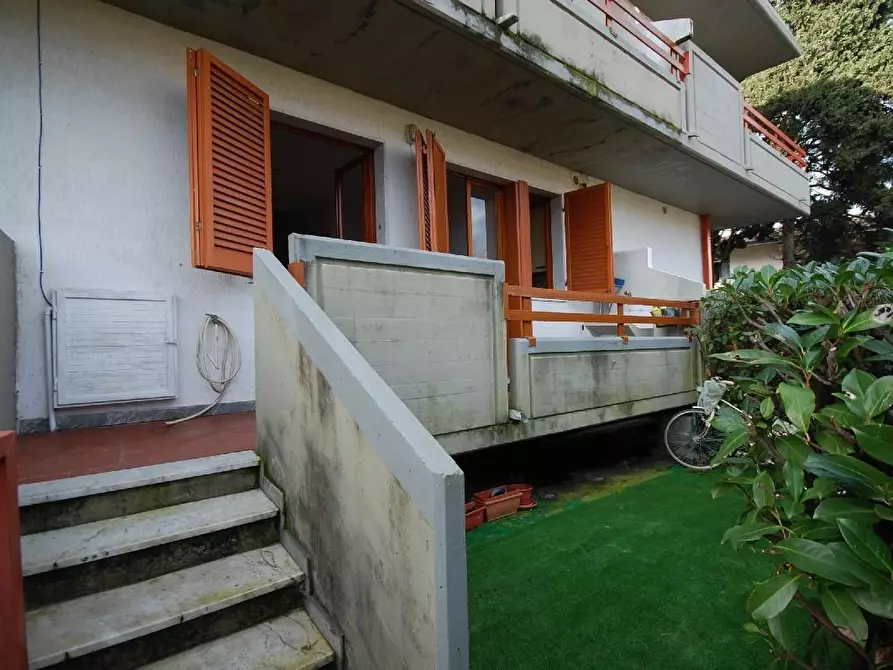 Immagine 2 di Villetta a schiera in vendita  a Massa