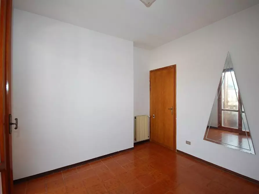 Immagine 10 di Villetta a schiera in vendita  a Massa