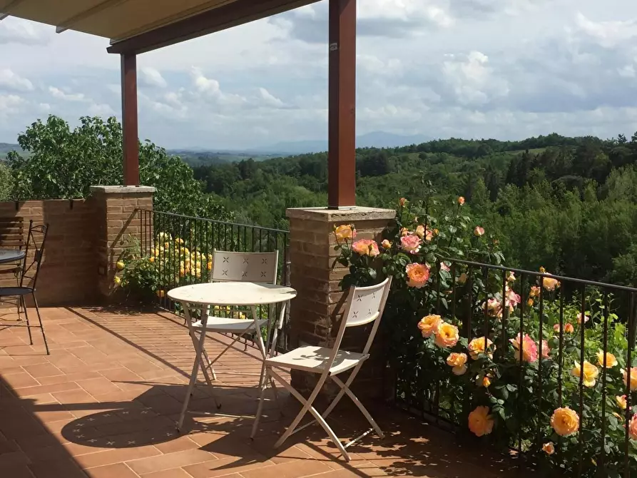 Immagine 2 di Villa in vendita  a Siena