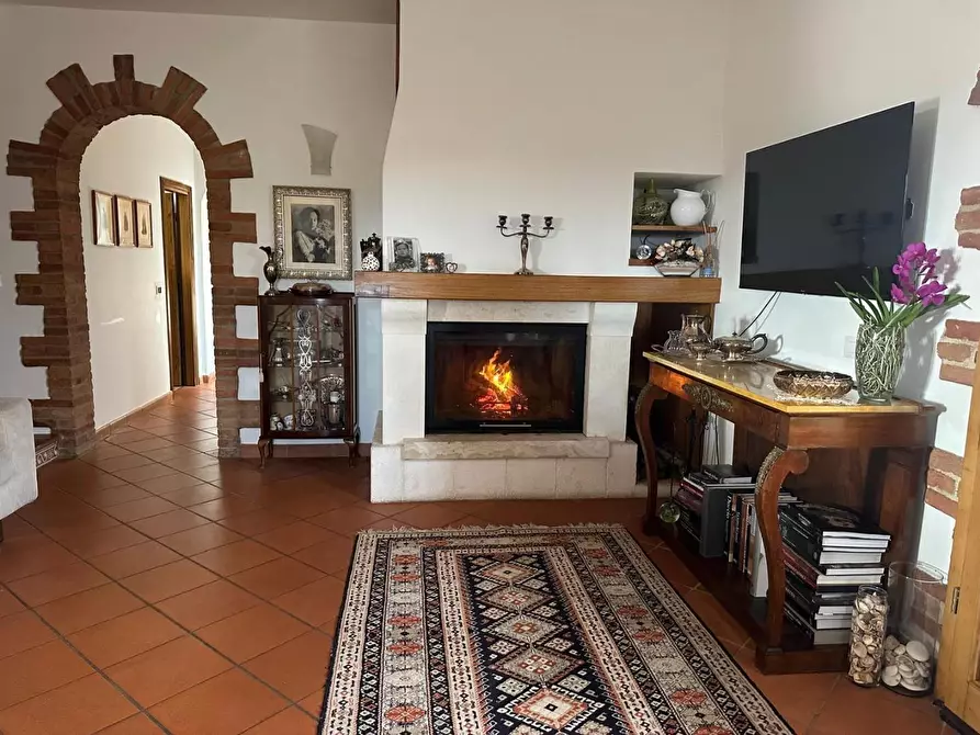 Immagine 11 di Villa in vendita  a Siena