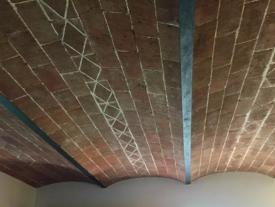 Immagine 10 di Villa in vendita  a Siena